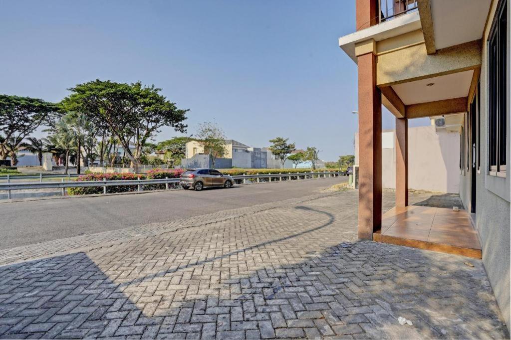 Oyo 93109 Garden Homestay 1 Tpr Surabaya Dış mekan fotoğraf